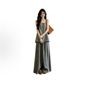 Two-piece casual outfit with wide-leg pants—perfect for petites.